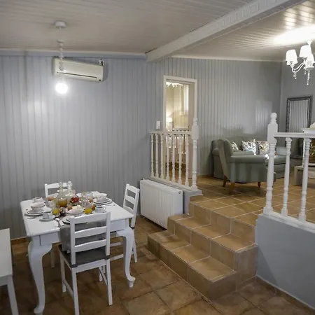 Semesterbostad Liostasi Maison Provencale *